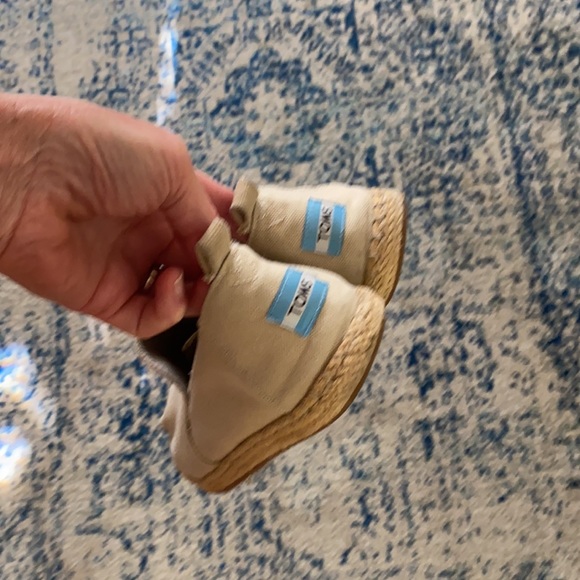 TOMS slip on canvas shoes - Picture 4 of 4